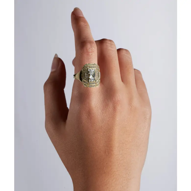 Szeroki złoty pierścionek wysadzany cyrkoniami Szeroki złoty pierścionek wysadzany cyrkoniami